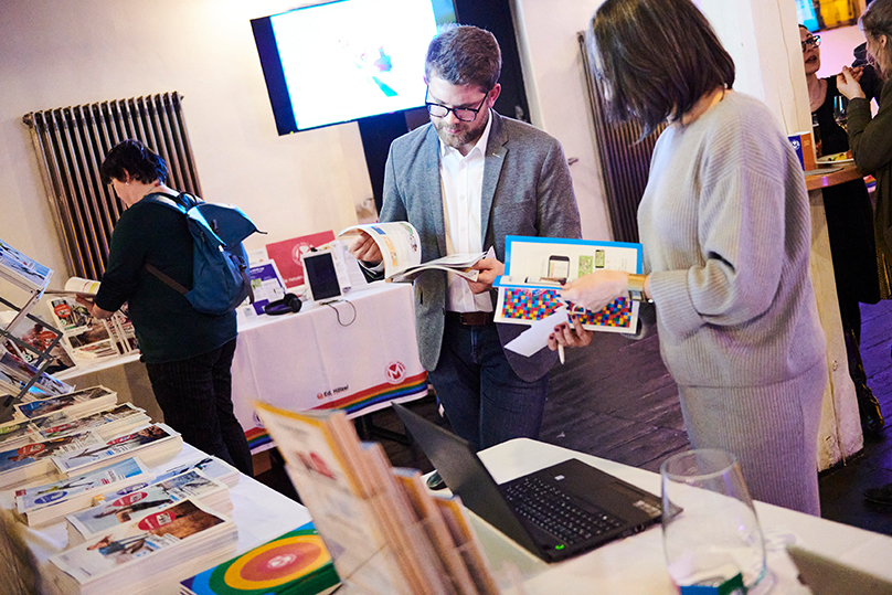 Die Infostände mit den neuen MEHR!-Büchern und dem digitalen Angebot von LERNEN WILL MEHR! Foto: Christopher Mavric