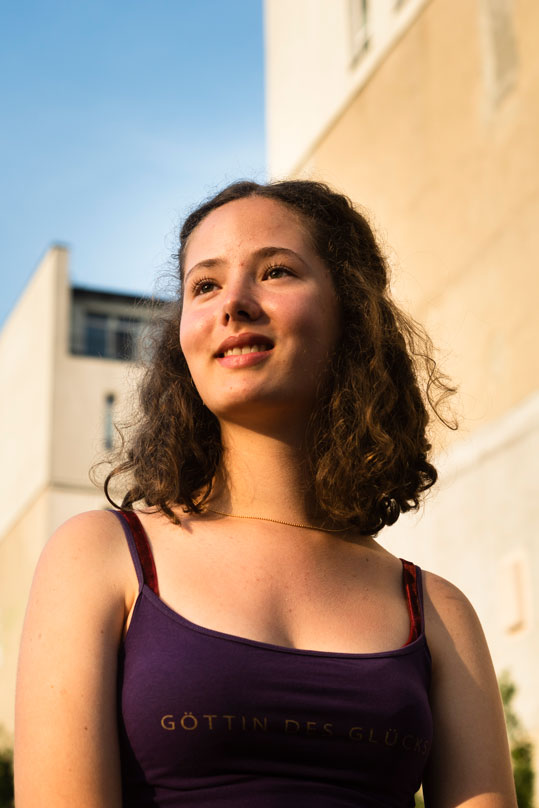 Carla, Maturantin am BG18 Klostergasse.